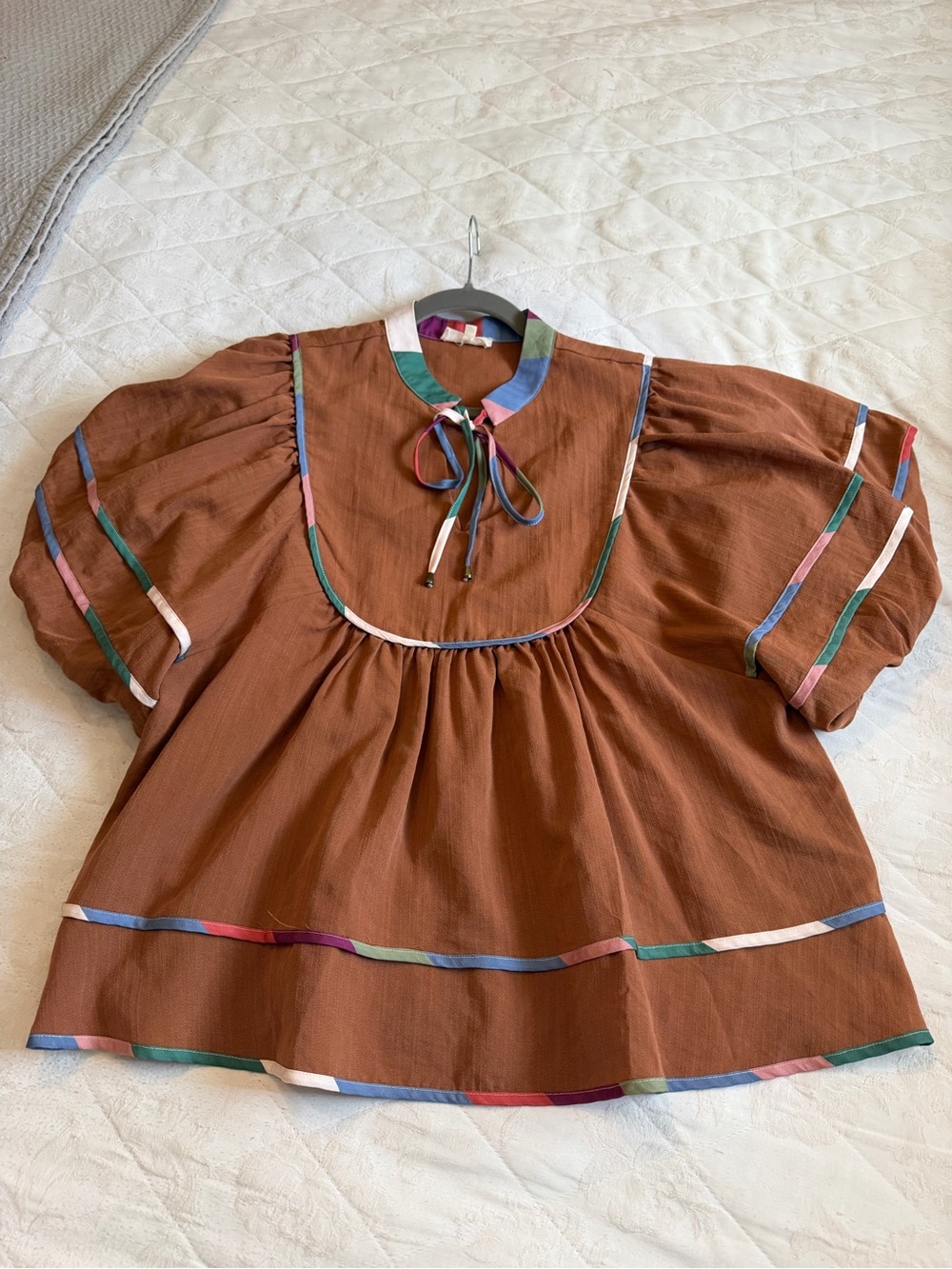 entro Rust Brown Peasant Blouse with Multicolor Trim size lg like new